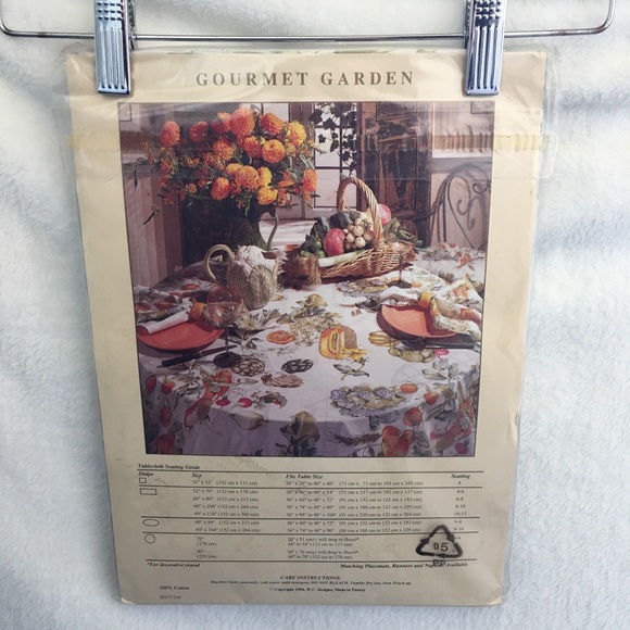 Vintage WC Designs garden oblong tablecloth - Picture 4 of 13